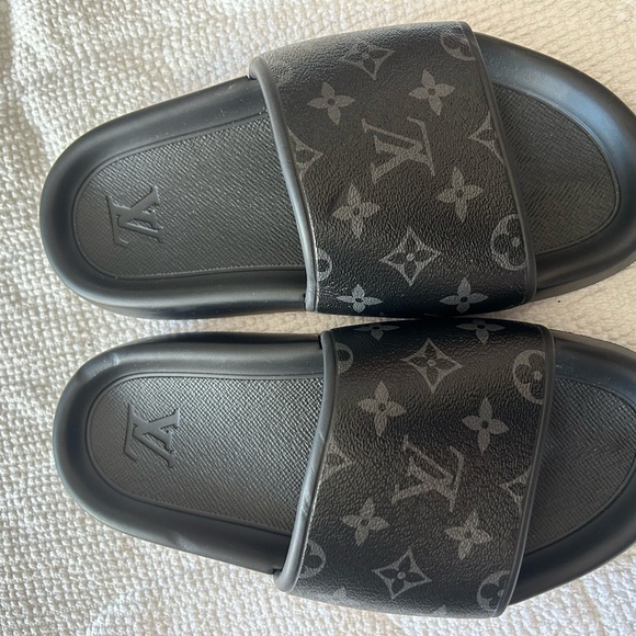 Louis Vuitton Slides Black! Perfect Condition! - Picture 8 of 11